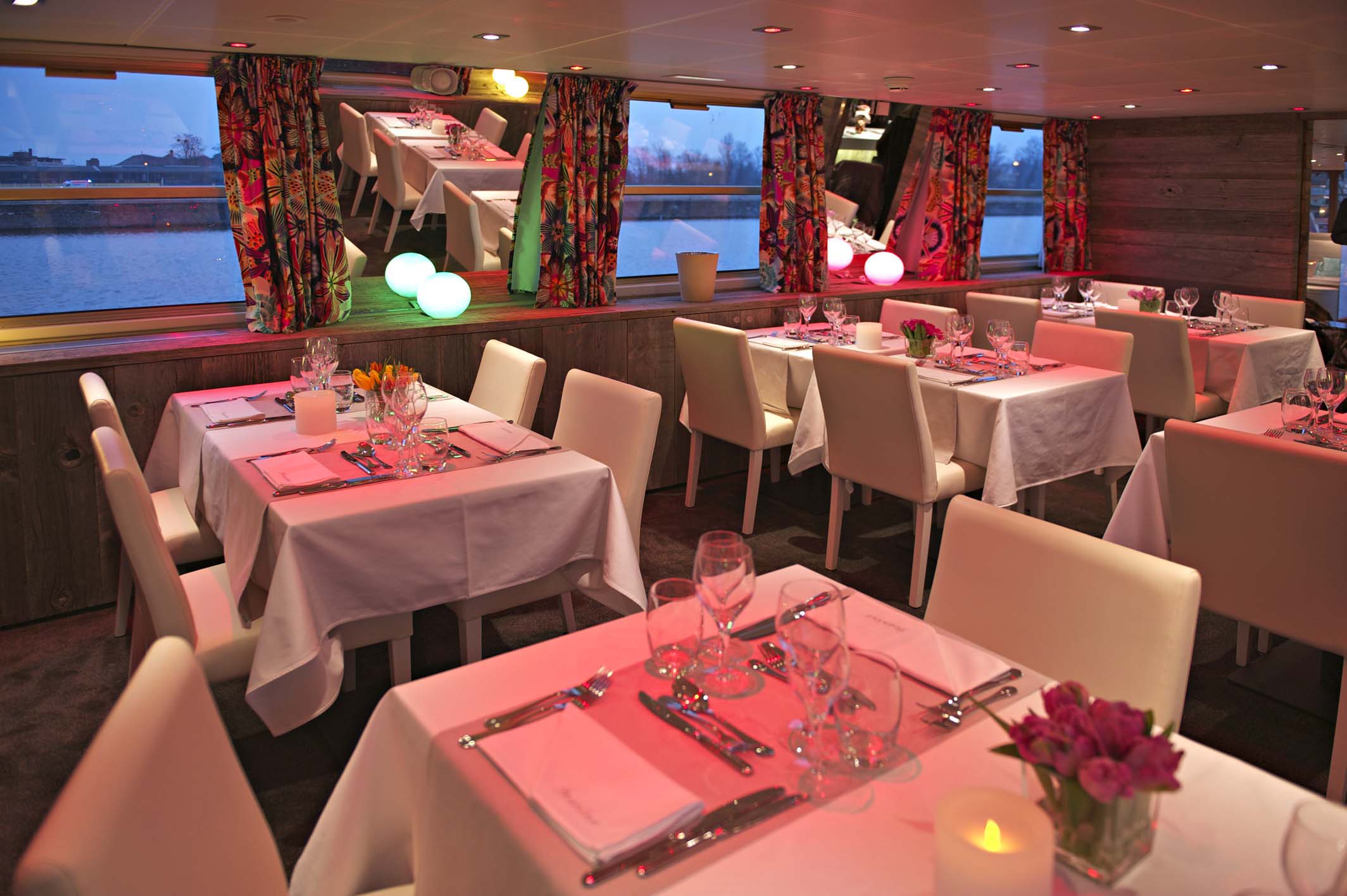 CroisiEurope Jeanine Restaurant.jpg
